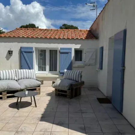 Pretty House In A Quiet Area 100m From The *