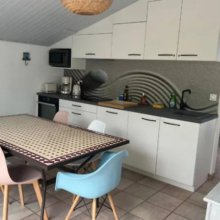 Pretty House In A Quiet Area 100m From The Holiday home