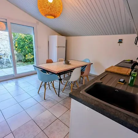 Pretty House In A Quiet Area 100m From The *