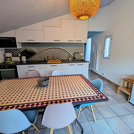 Pretty House In A Quiet Area 100m From The