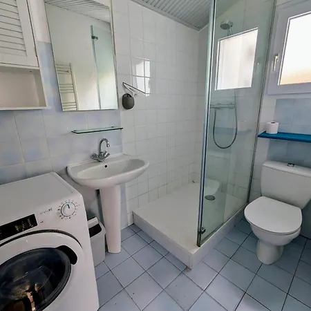 Pretty House In A Quiet Area 100m From The