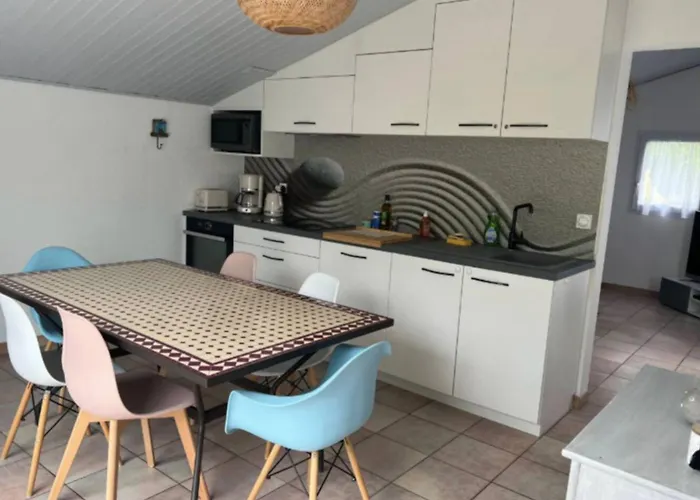 Pretty House In A Quiet Area 100m From The Nyaraló