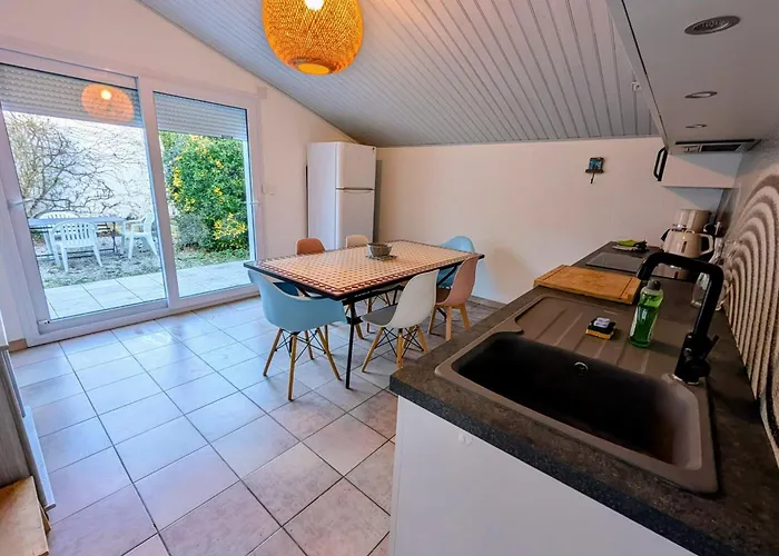 Pretty House In A Quiet Area 100m From The *