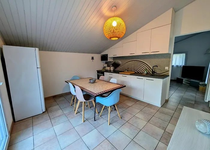 Pretty House In A Quiet Area 100m From The *